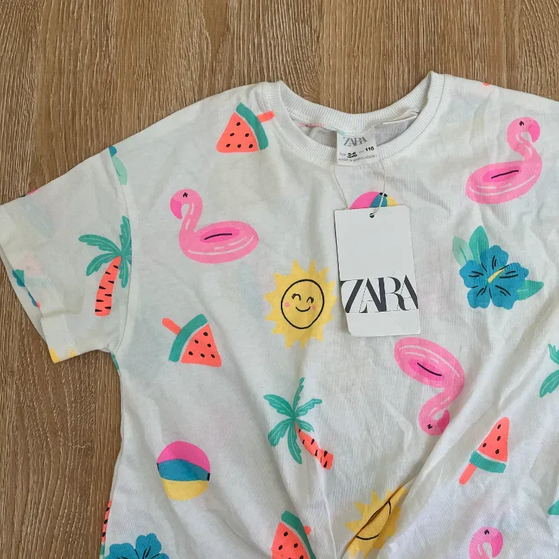 Pulóver Zara con motivos veraniegos 