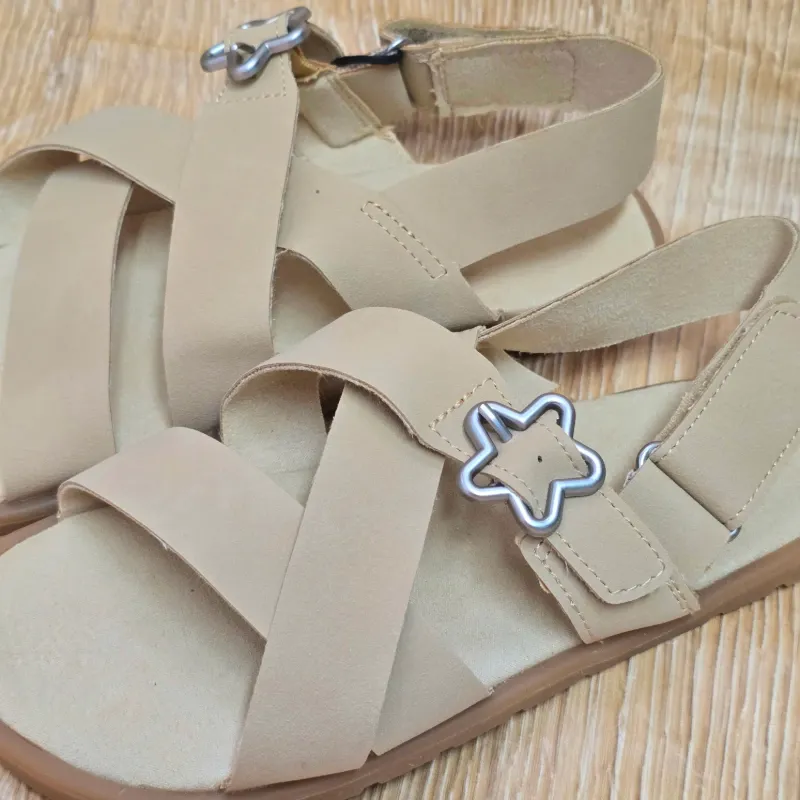 Sandalias beige estrella