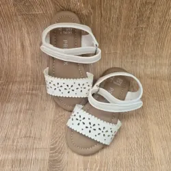 Sandalias Blancas con Diseño de Flor