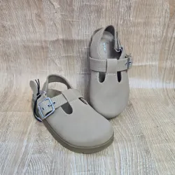 Sandalias cerradas color Carmelita claro