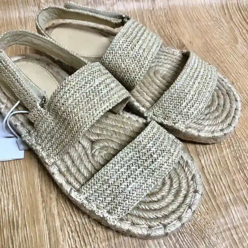 Sandalias color beige 
