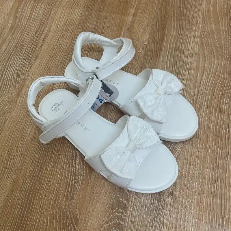 Sandalias color blanco con lazo 