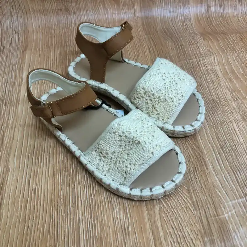 Sandalias color marrón con tejido