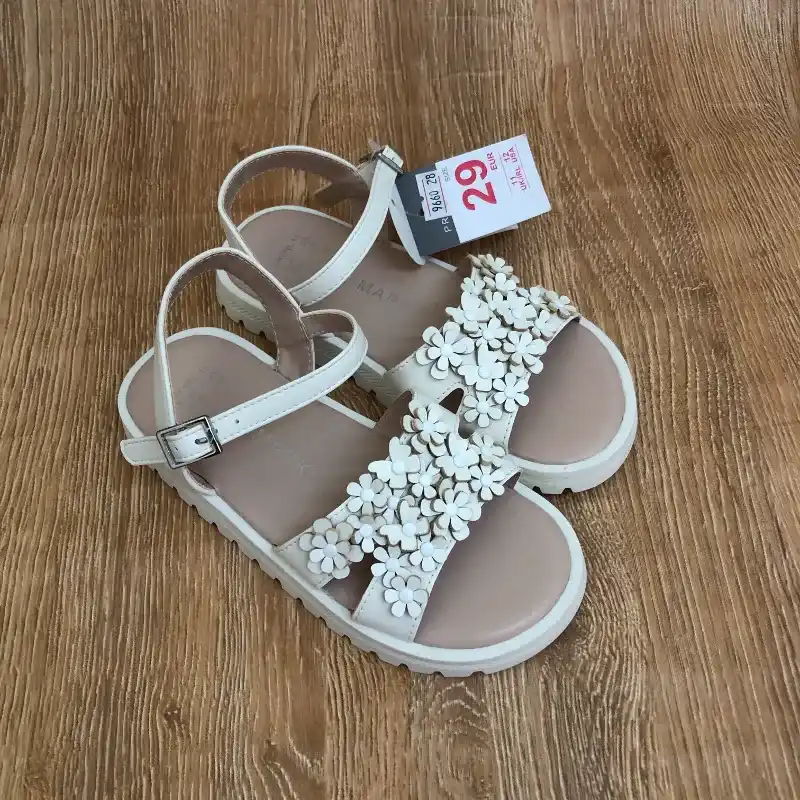Sandalias con flores