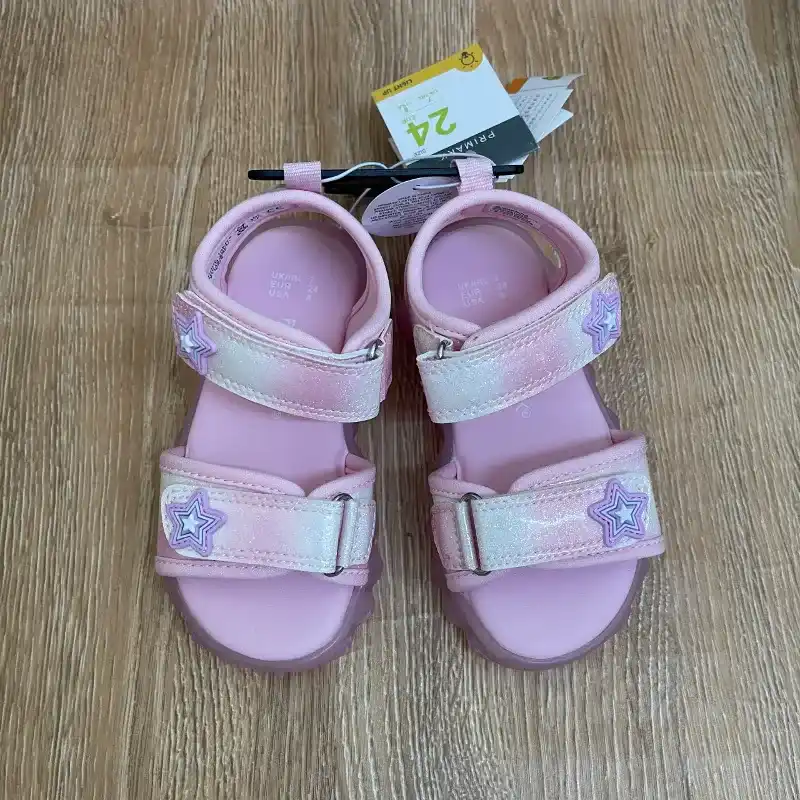 Sandalias con luces color rosado 
