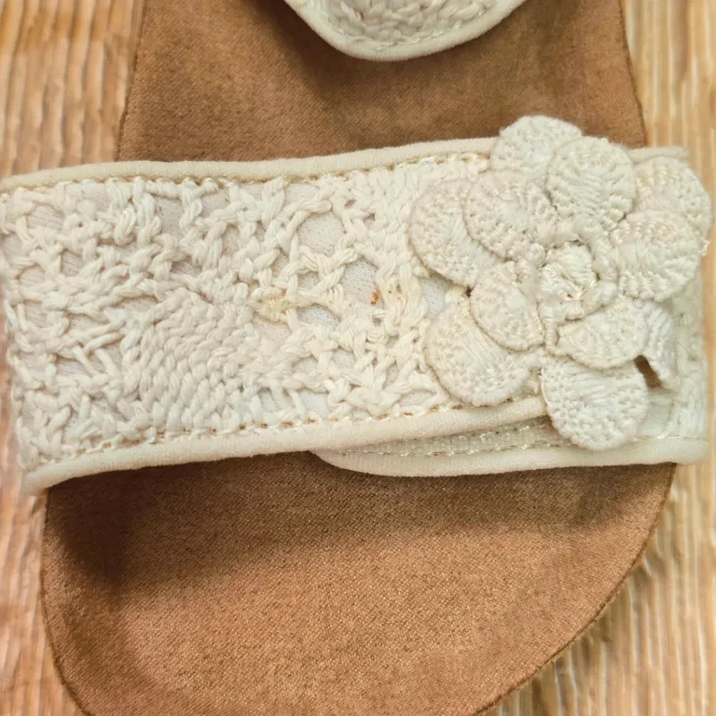 Sandalias crochet beige