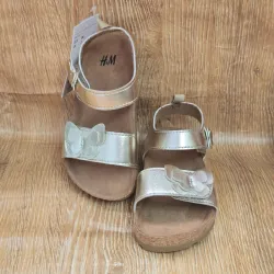 Sandalias de pegueta doradas de mariposa