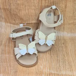 Sandalias de Tiras Beige mariposa