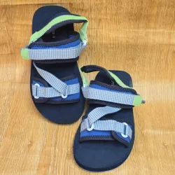 Sandalias Deportivas color azul de peguetas