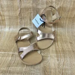 Sandalias doradas de Lefties