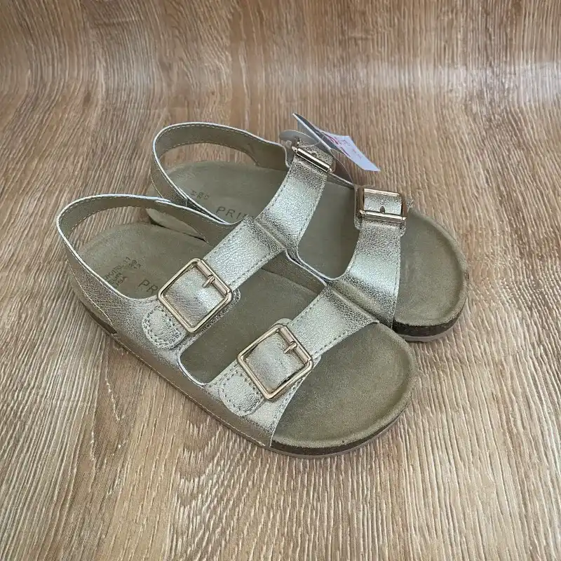 Sandalias doradas
