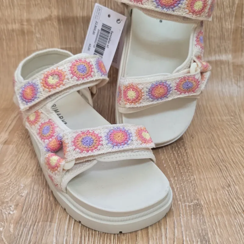 Sandalias estilo practicas de colores