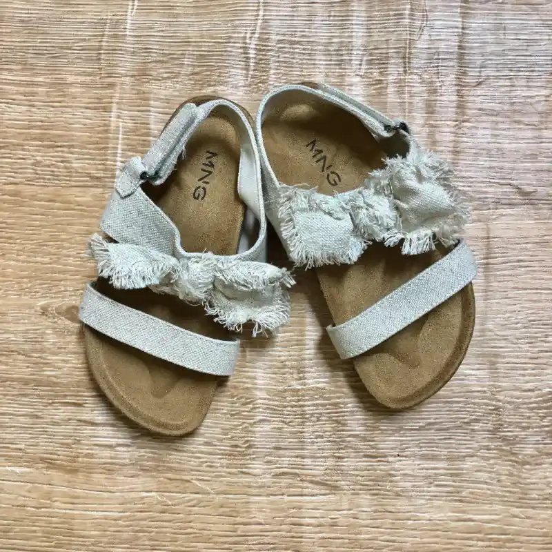 Sandalias Mango color beige