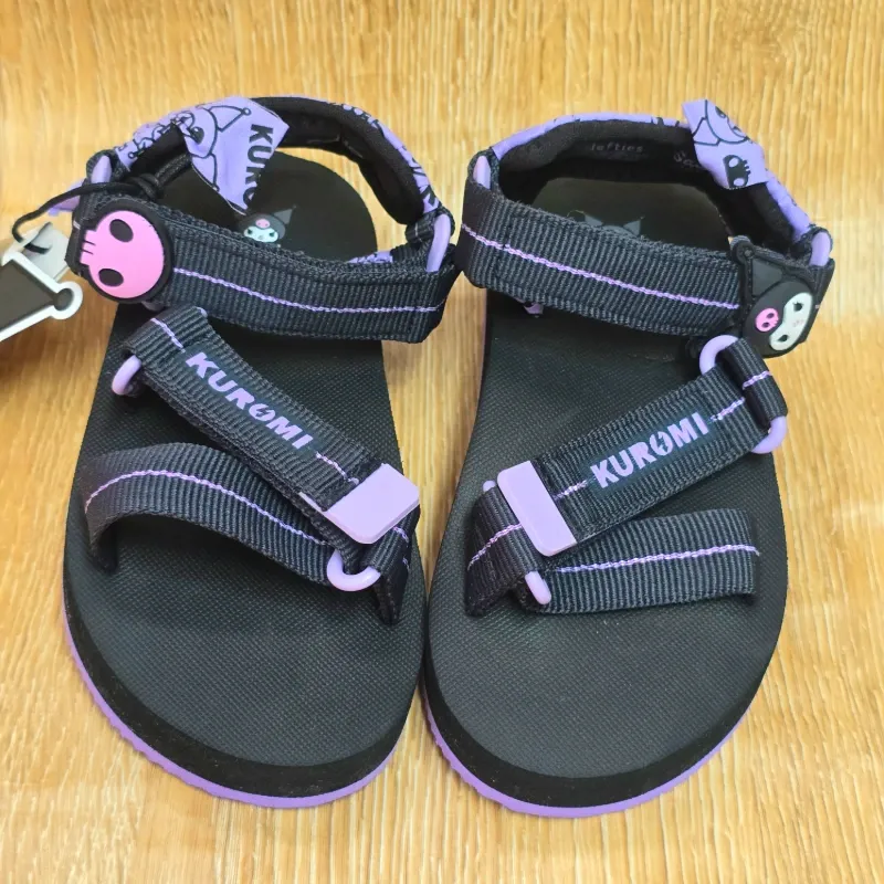 Sandalias negra y morada Kuromi