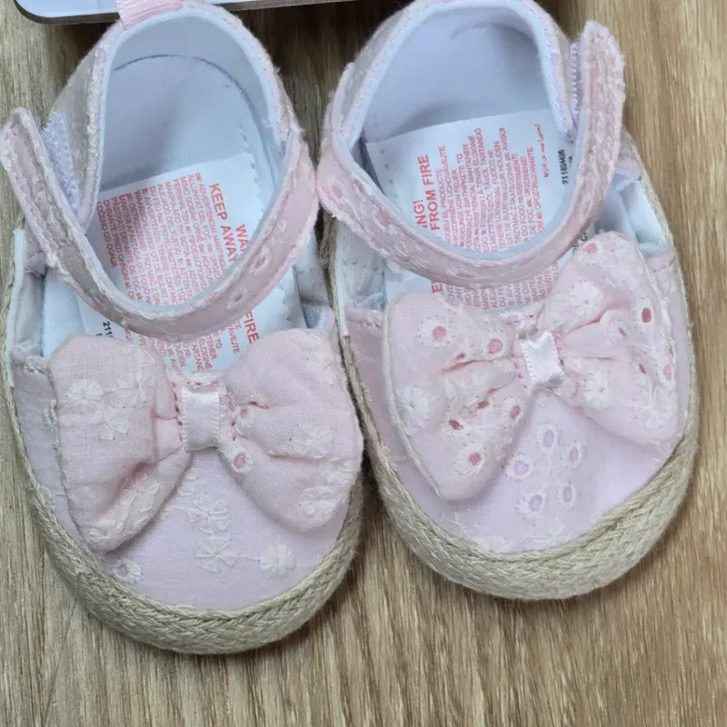Sandalias para bebe color rosadas con lazo