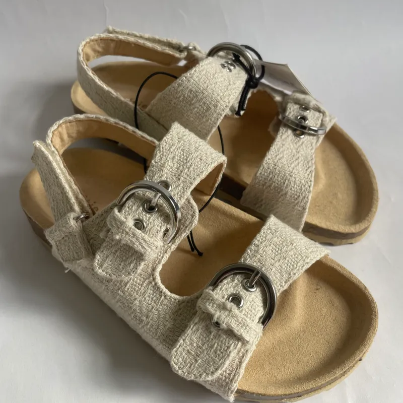 Sandalias prácticas 