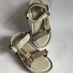 Sandalias prácticas 