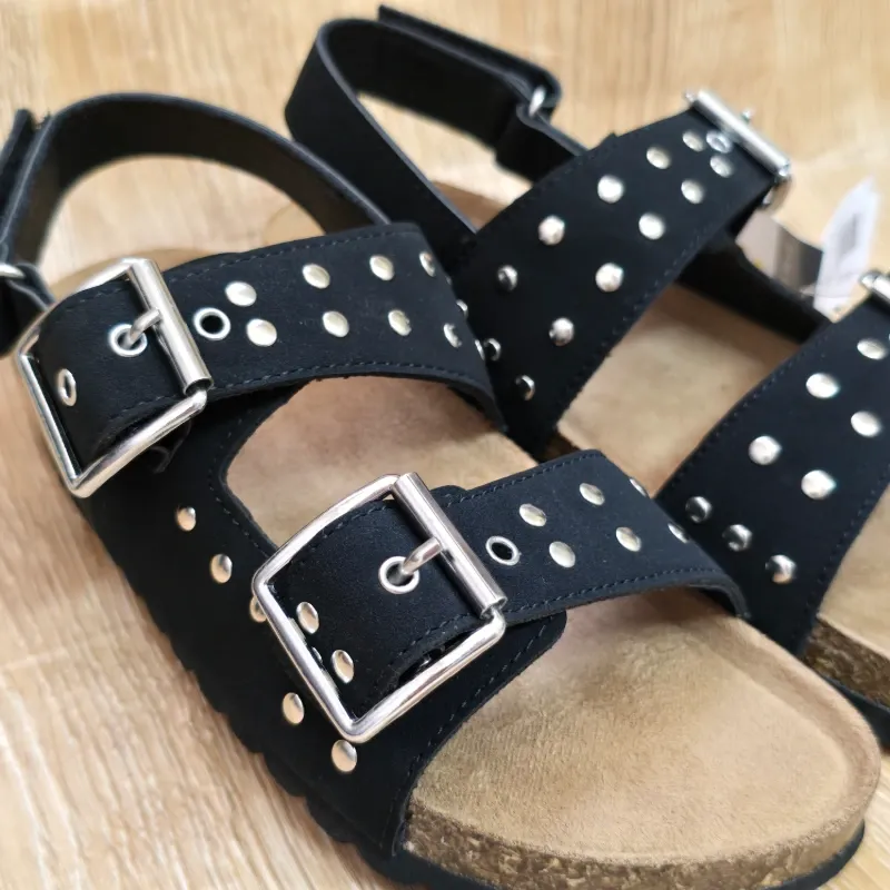 Sandalias Prácticas Negras con Tachuelas