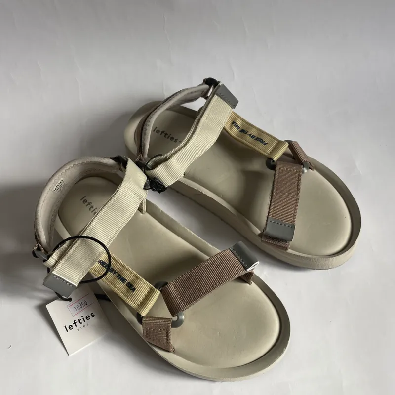 Sandalias prácticas 