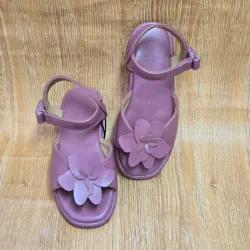 Sandalias rosa de flor