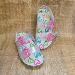 Sandalias Transparentes con detalle de Corazón