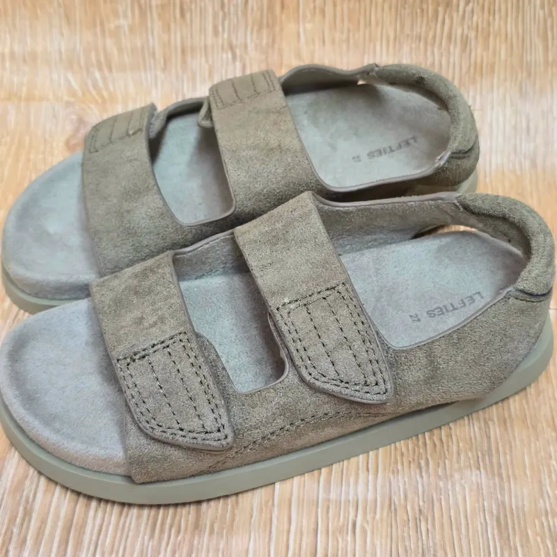 Sandalias verde de peguetas