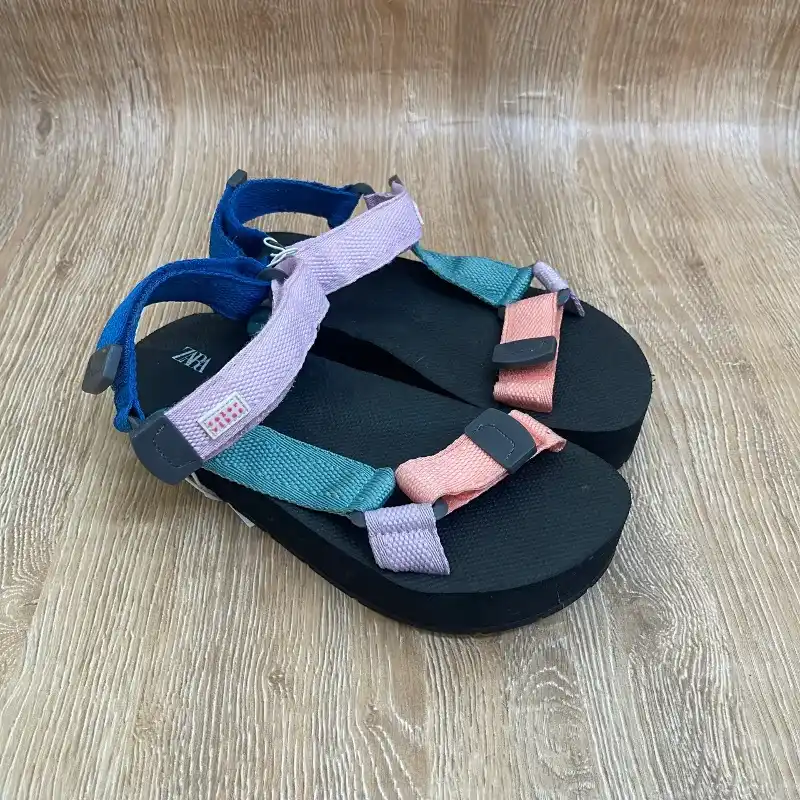 Sandalias Zara color negro 