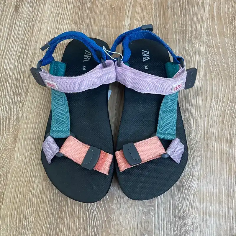 Sandalias Zara color negro 