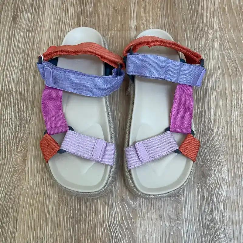 Sandalias Zara con colores