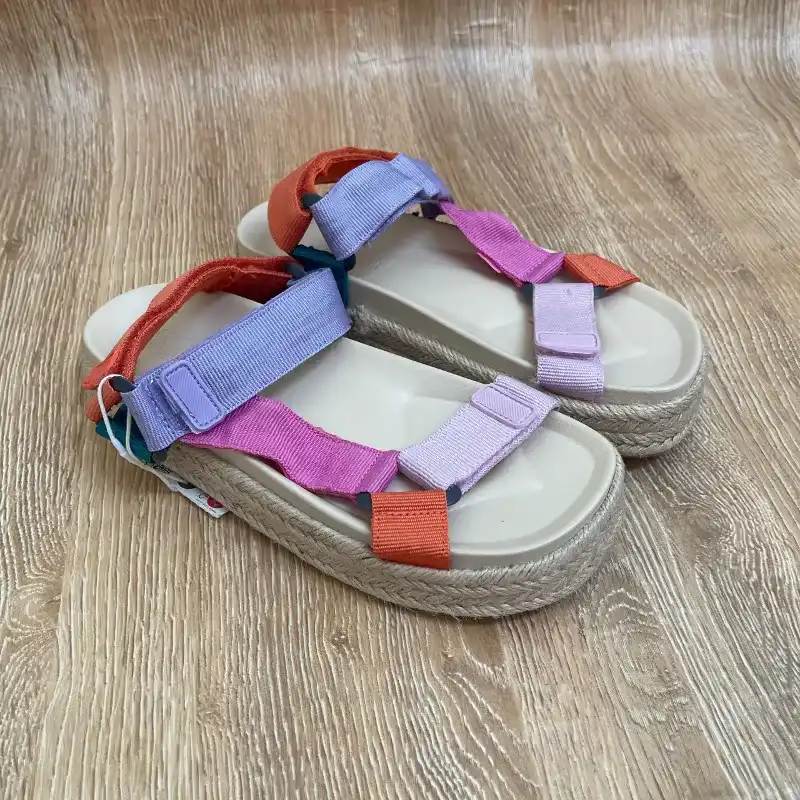 Sandalias Zara con colores