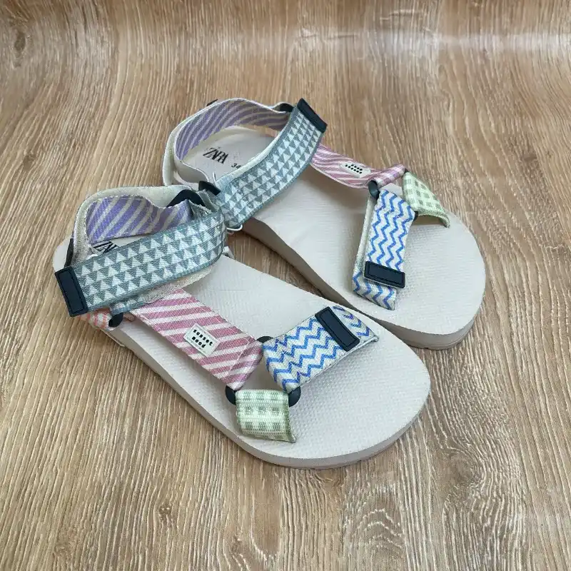 Sandalias Zara de colores
