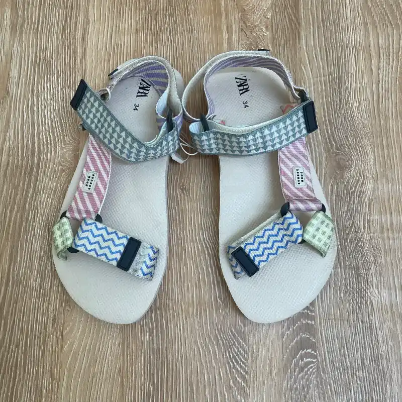 Sandalias Zara de colores