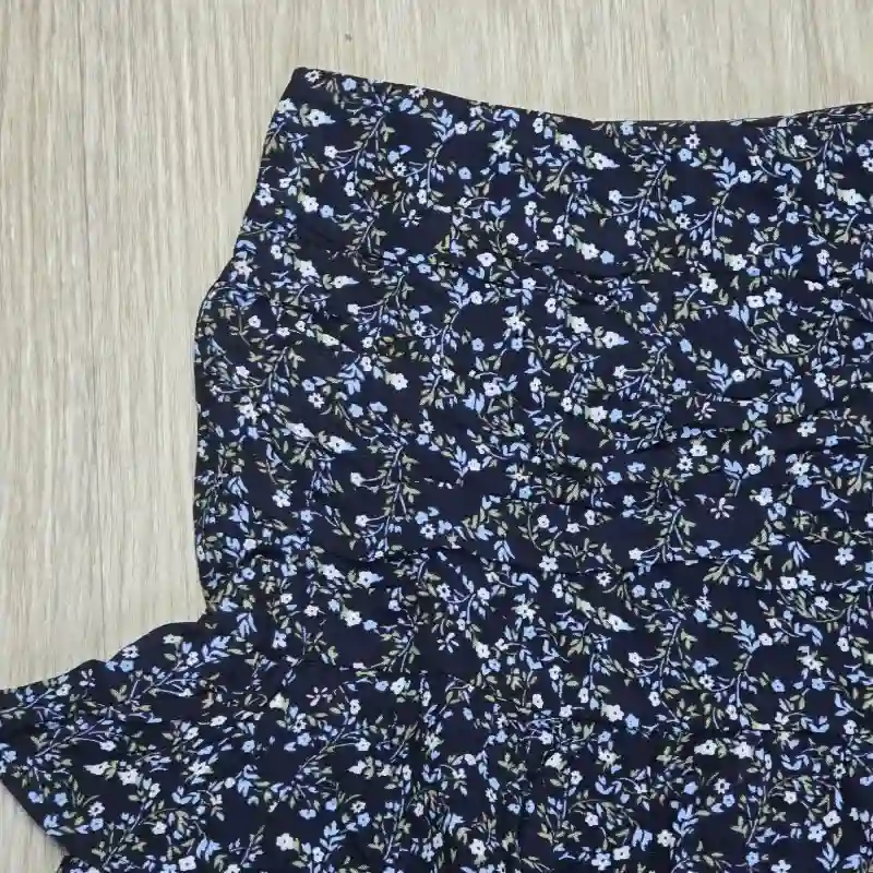 Saya con vuelos y flores