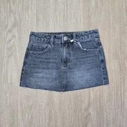 Saya de mezclilla oscura corta