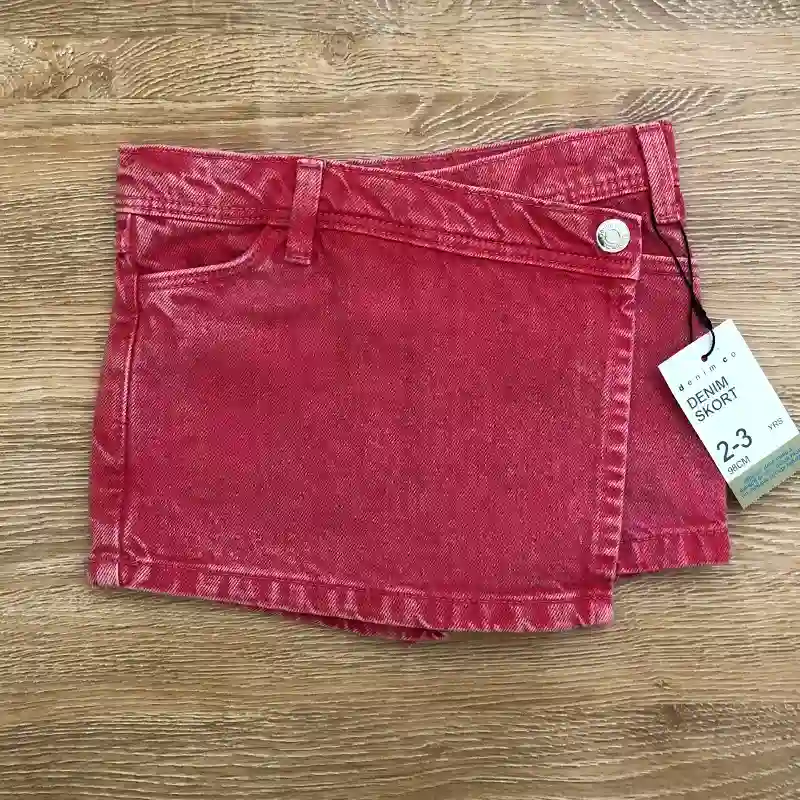 Saya short color rojo 