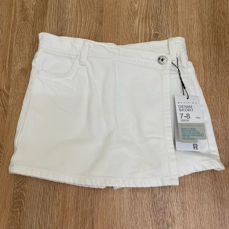 Saya short de color blanco 