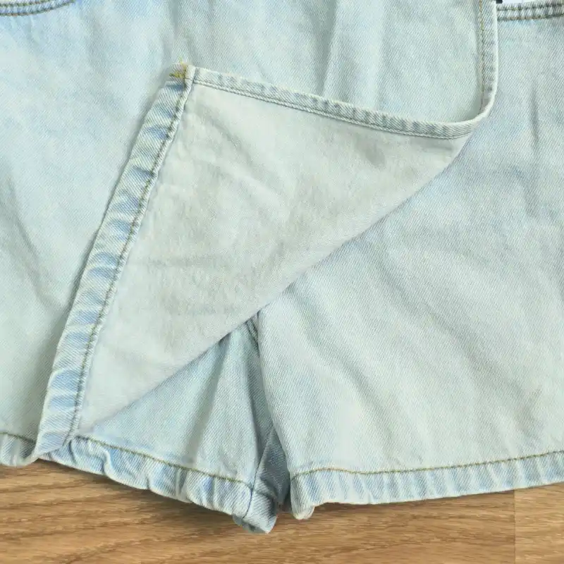 Saya short de mezclilla clara