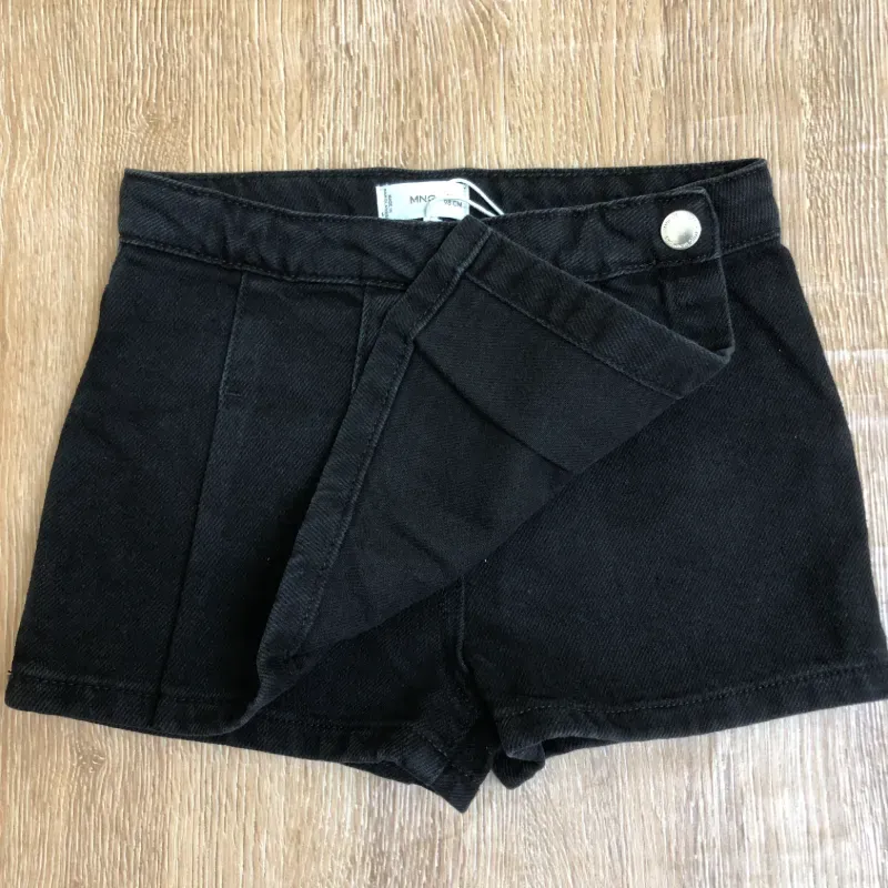 Saya-short Mango color negro