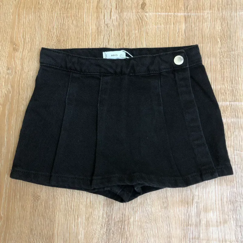 Saya-short Mango color negro