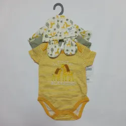 Set de 3 bodys, guantes y gorrito