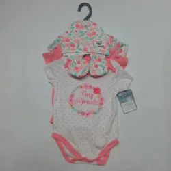 Set de 3 bodys, guantes y gorrito