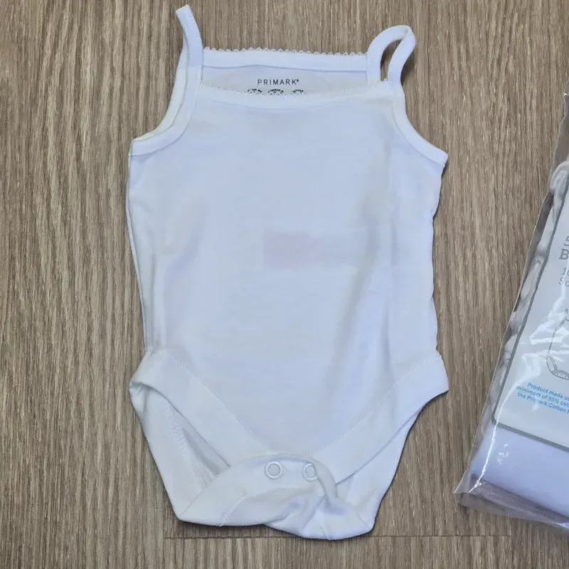 Set de 5 Bodys Blancos de Tirantes