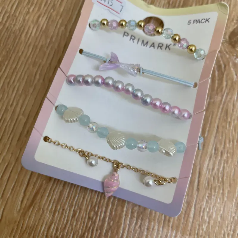 Set de 5 pulseras con motivos veraniegos