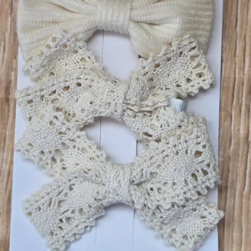 Set de lazos bordados tonos nude