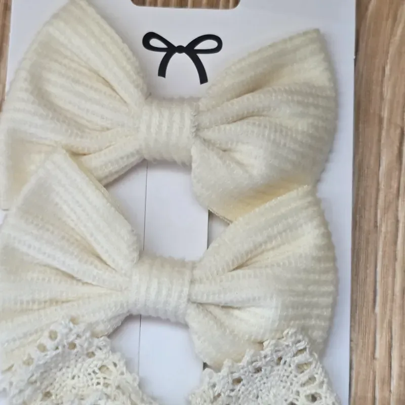 Set de lazos bordados tonos nude