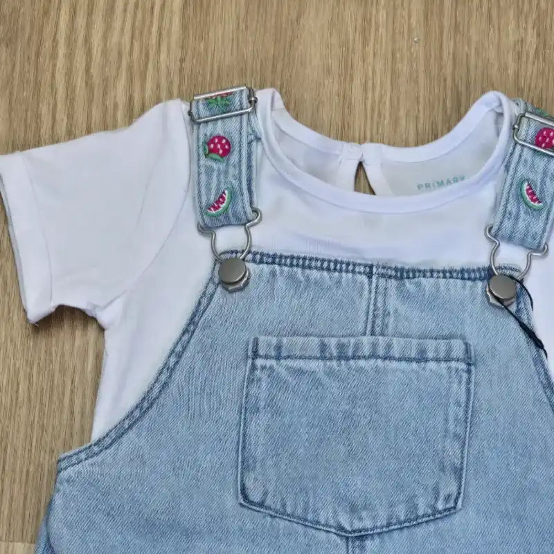 Set de Overol de mezclilla con pulover blanco