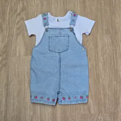 Set de Overol de mezclilla con pulover blanco