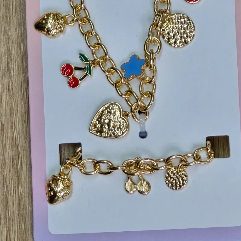 Set de Pulsera y Cadena con Dijes variados