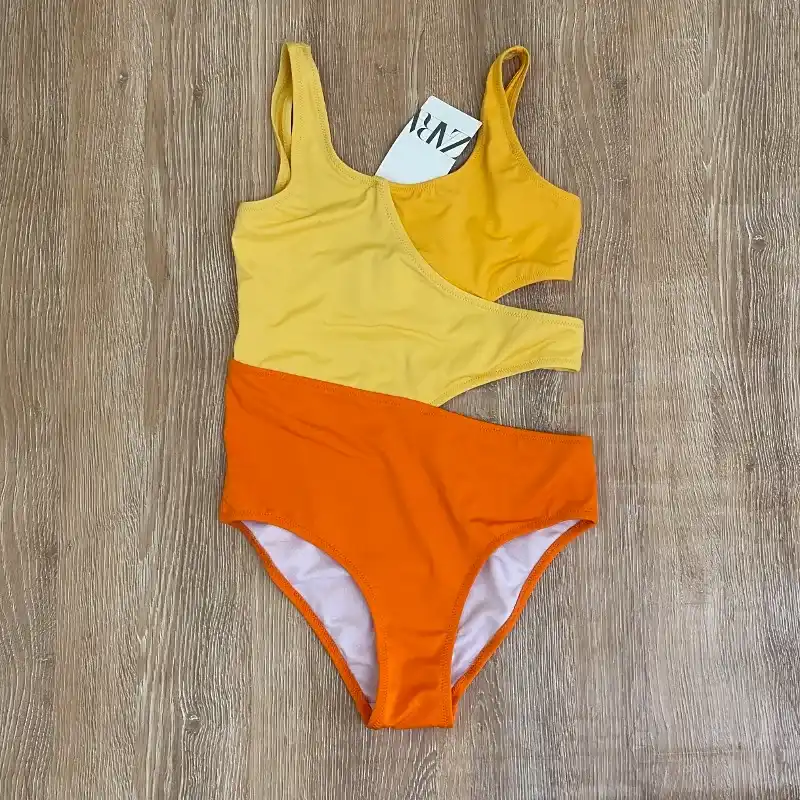 Set de trusa y bikini Zara color naranja 