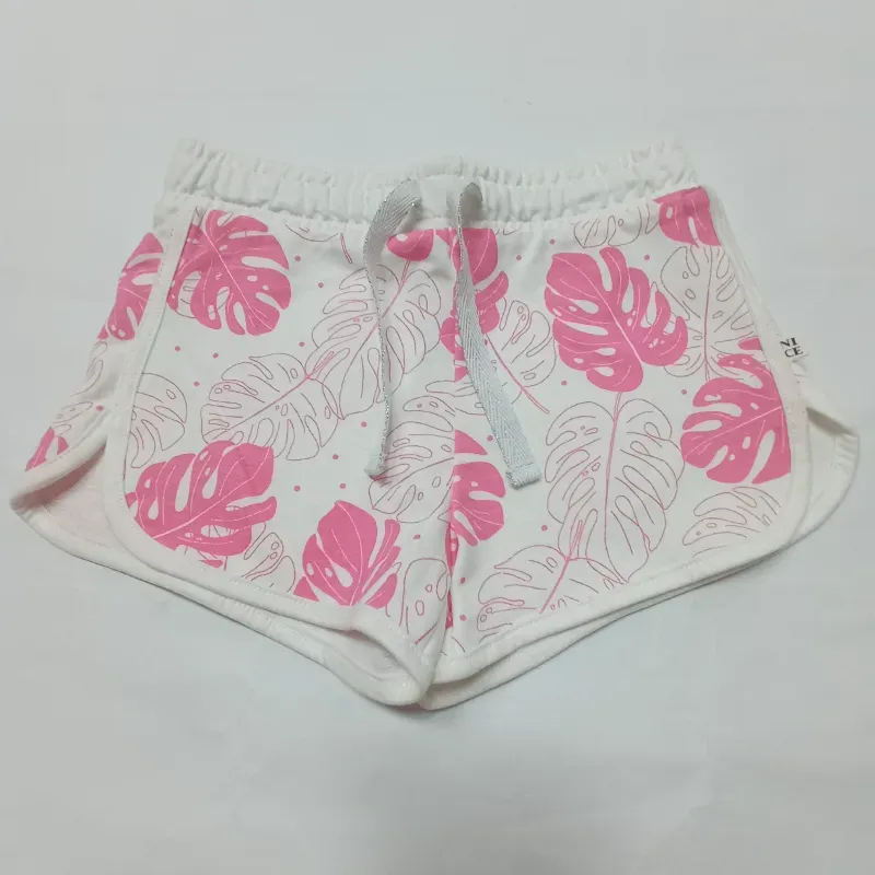Short blanco con hojas rosadas